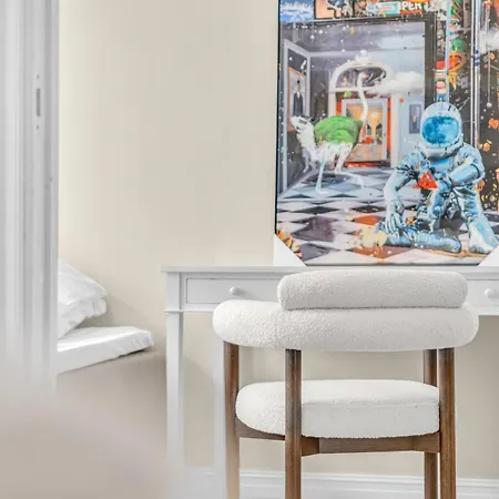 Urban Elegant Apartment
